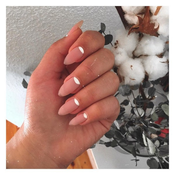 Нюдовый маникюр миндаль на длинные ногти, фото - Ногтевая студия Arish nails