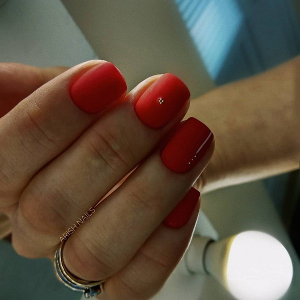 Красный маникюр на короткие ногти матовый, фото - Ногтевая студия Arish nails