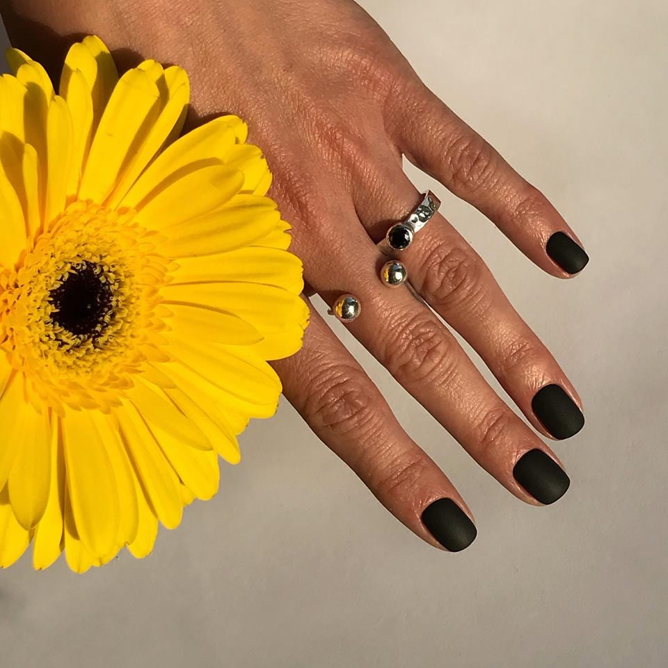 Чорний манікюр матовий однотонний (монохромний), фото - Нігтьова студія Banana Nails