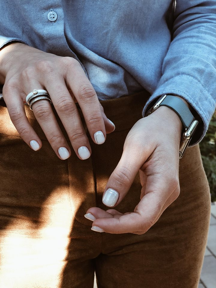 Манікюр на короткі нігті ніжний молочний, фото - Нігтьова студія Banana Nails