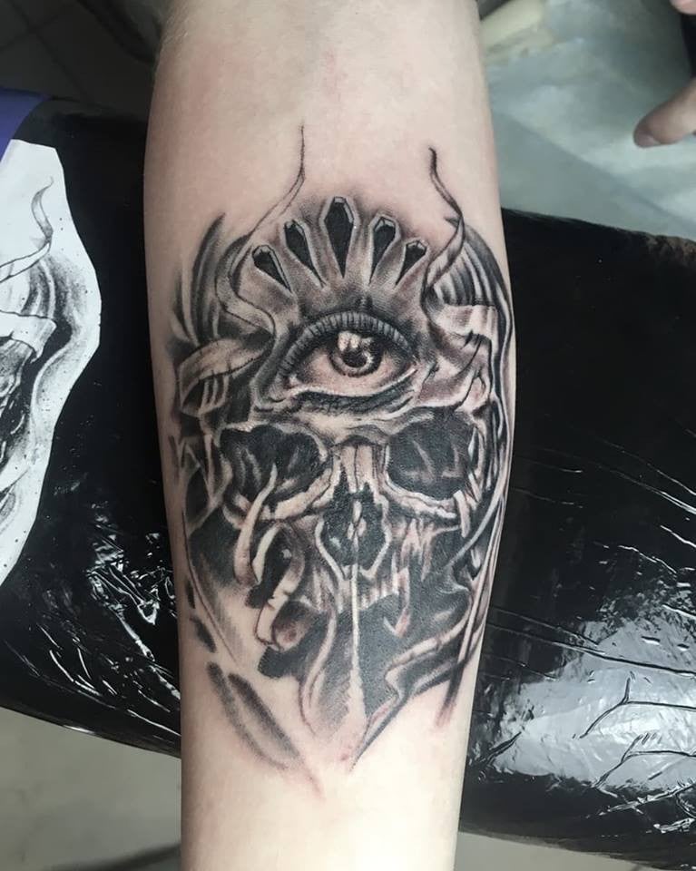 Для хлопців око на передпліччі, фото - Тату салон Bear's Lair Tattoo Studio