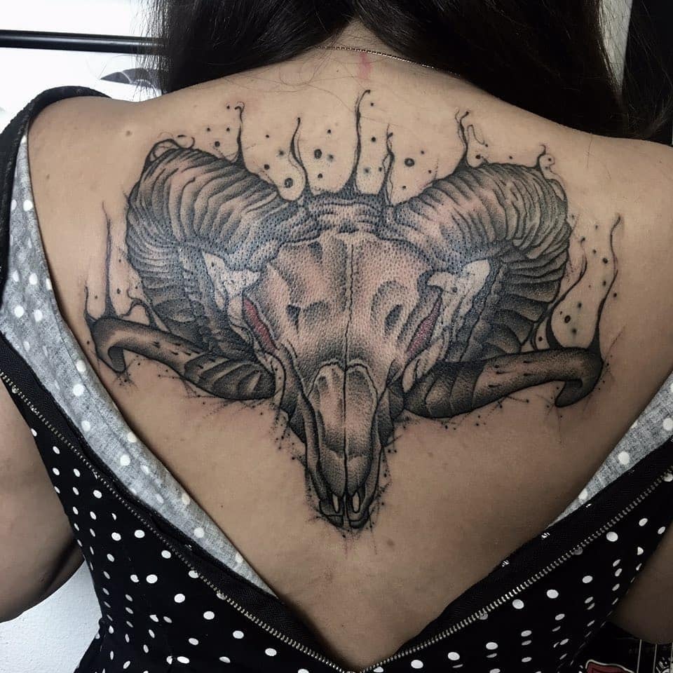 Женские череп черно-белые, фото - Тату салон Bear's Lair Tattoo Studio