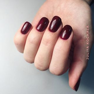 Бордовий манікюр однотонний (монохромний) темний, фото - Майстер манікюру Юлія