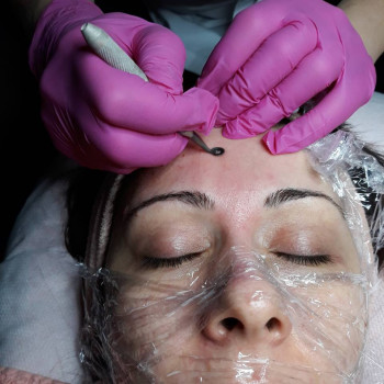 Комбинированная чистка лица
                    Майстер перманентного макіяжу Юля Харків