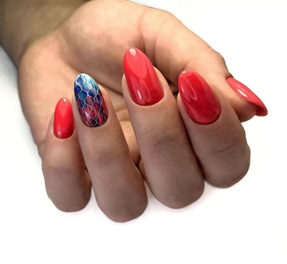 Красный маникюр с рисунком яркий, фото -  Shilova nails