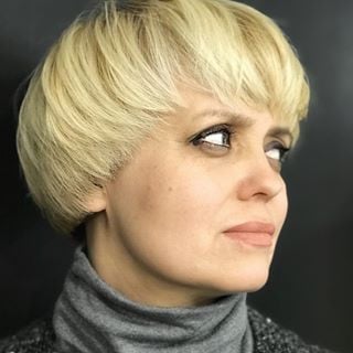 Короткая женская стрижка на короткие волосы, фото -  Студія Оксани Вигнан