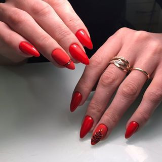 Красный маникюр яркий на длинные ногти, фото -  Eva Beauty Studio