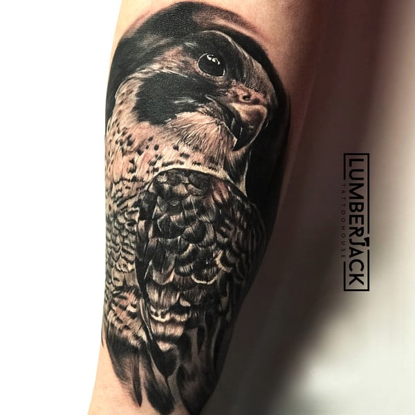 Мужские на руке реализм, фото -  Lumberjack Tattoohouse