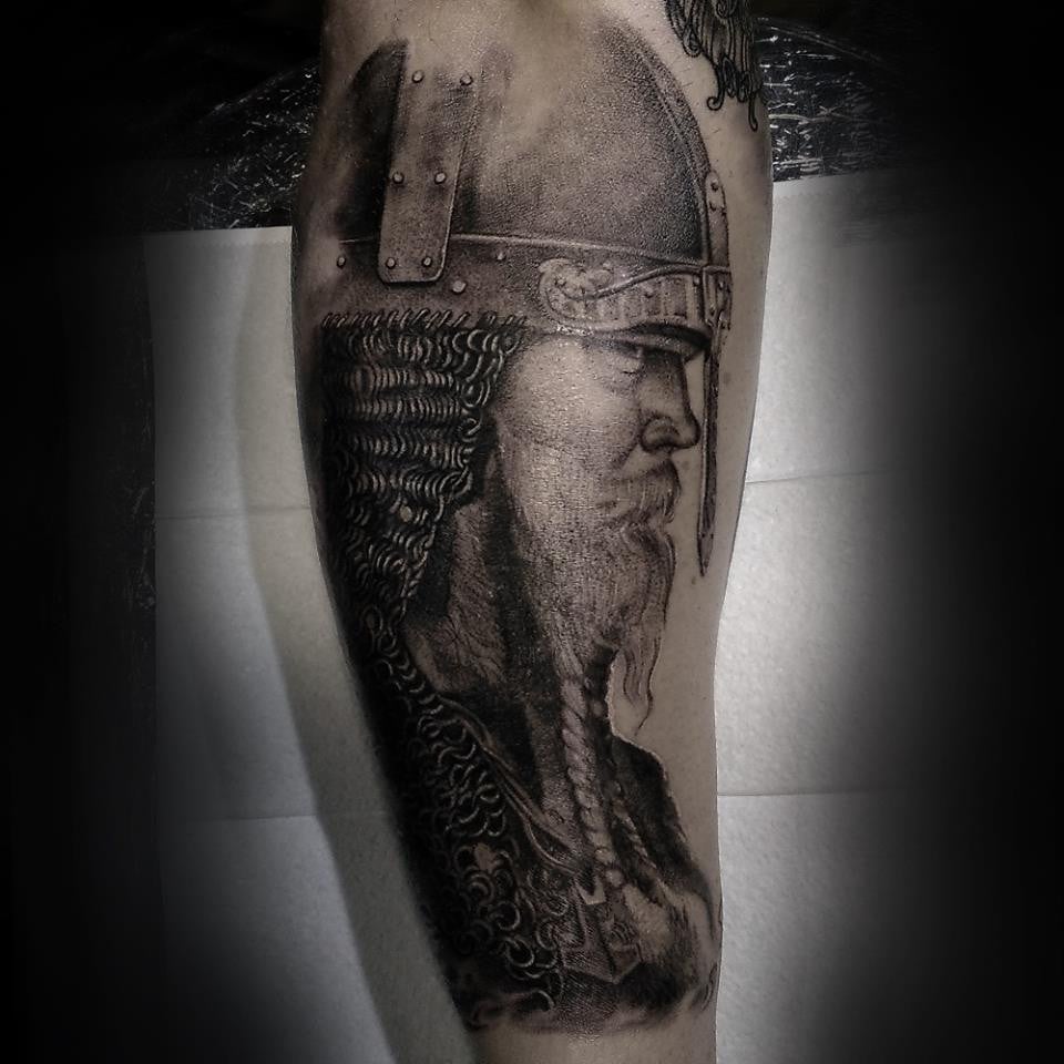 Для хлопців на руці реалізм, фото -  Cult Tattoo