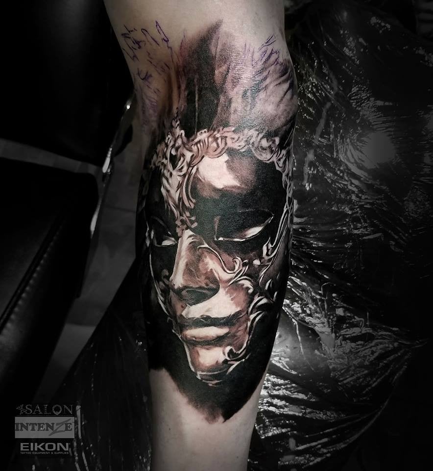 На ноге реализм орнамент, фото -  Cult Tattoo