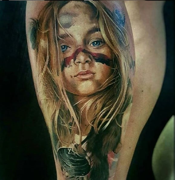 На ноге цветные реализм, фото - Тату салон TattooThor