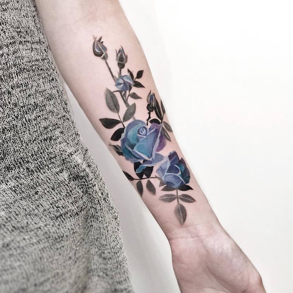 Женские на предплечье роза, фото - Тату салон Maskot Tattoo