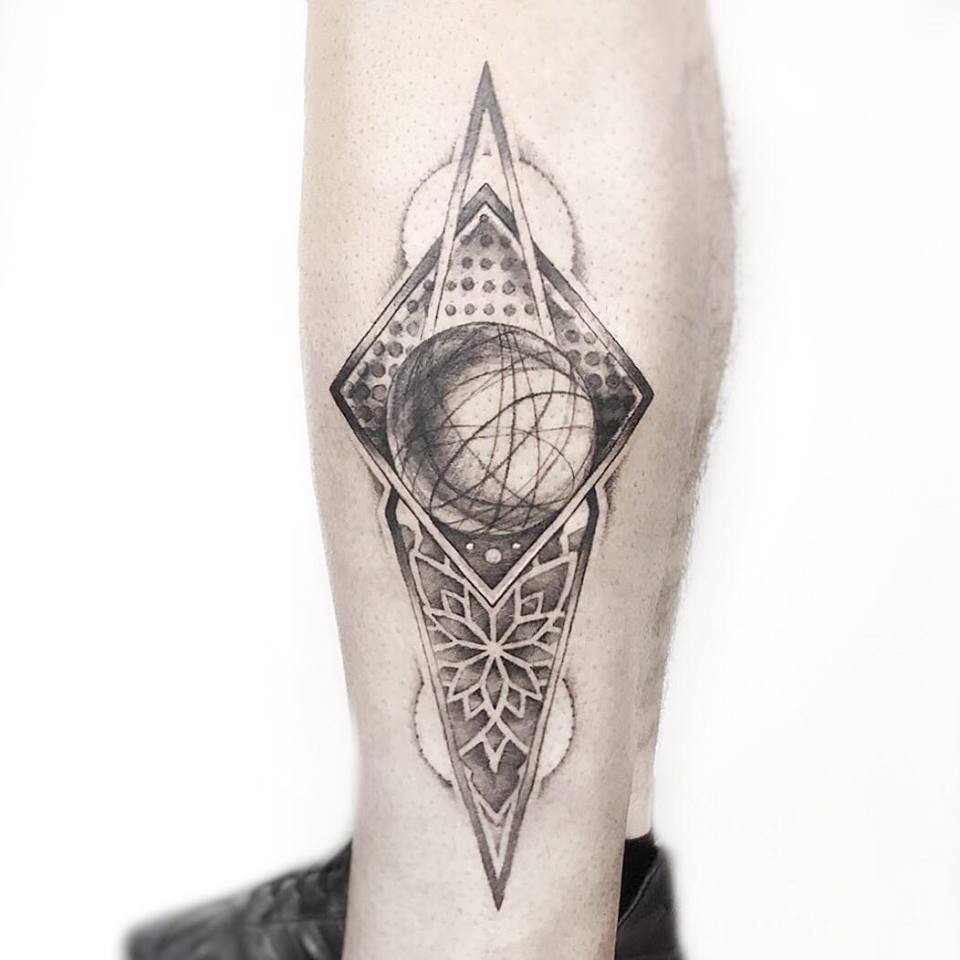 Для хлопців на нозі чорно-білі, фото - Тату салон Maskot Tattoo