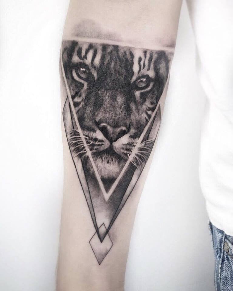 Мужские на предплечье реализм, фото - Тату салон Maskot Tattoo