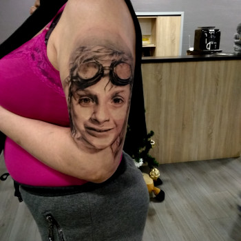 Тату для дівчат на передпліччі реалізм, фото - Тату майстер Екатерина Зурабашвили