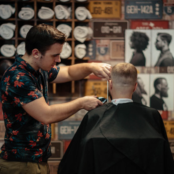 Профессиональная мужская стрижка
                    Барбершоп Barber King Харків