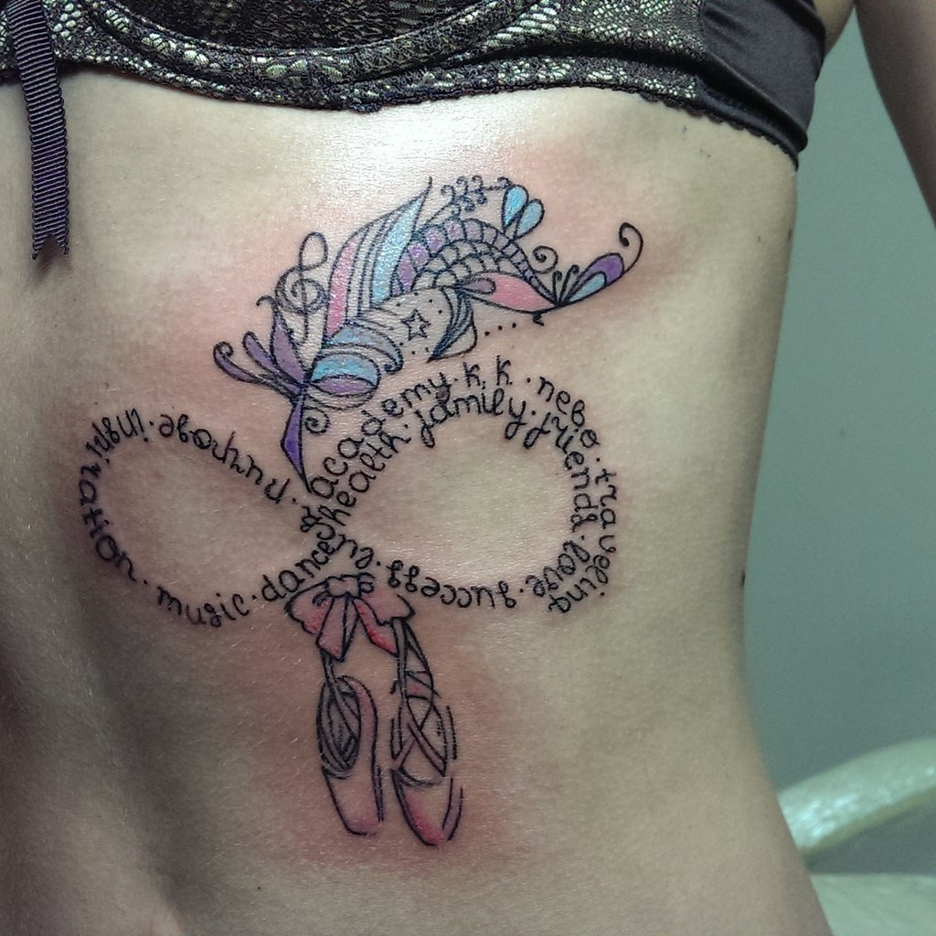 Женские цветные слова, фото -  BeeTattoo