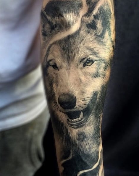 Для хлопців вовк на руці, фото - Тату салон Young Blood Tattoo