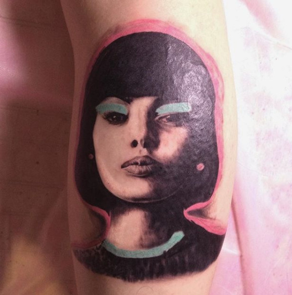 На ноге цветные девушка, фото - Тату салон Young Blood Tattoo