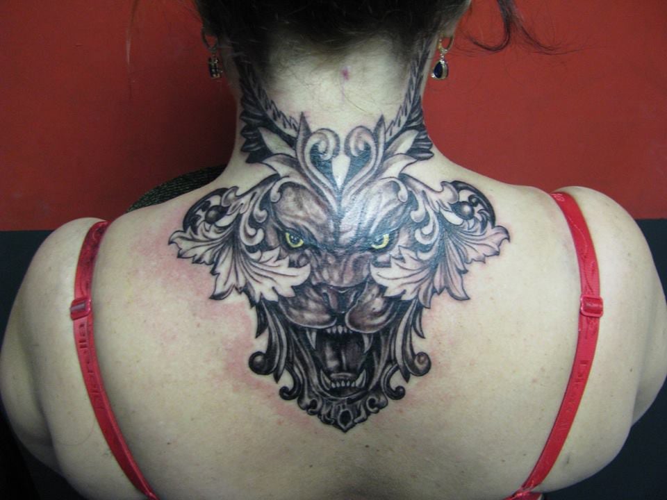 Для дівчат на шиї спині, фото -  Шиза Tattoo