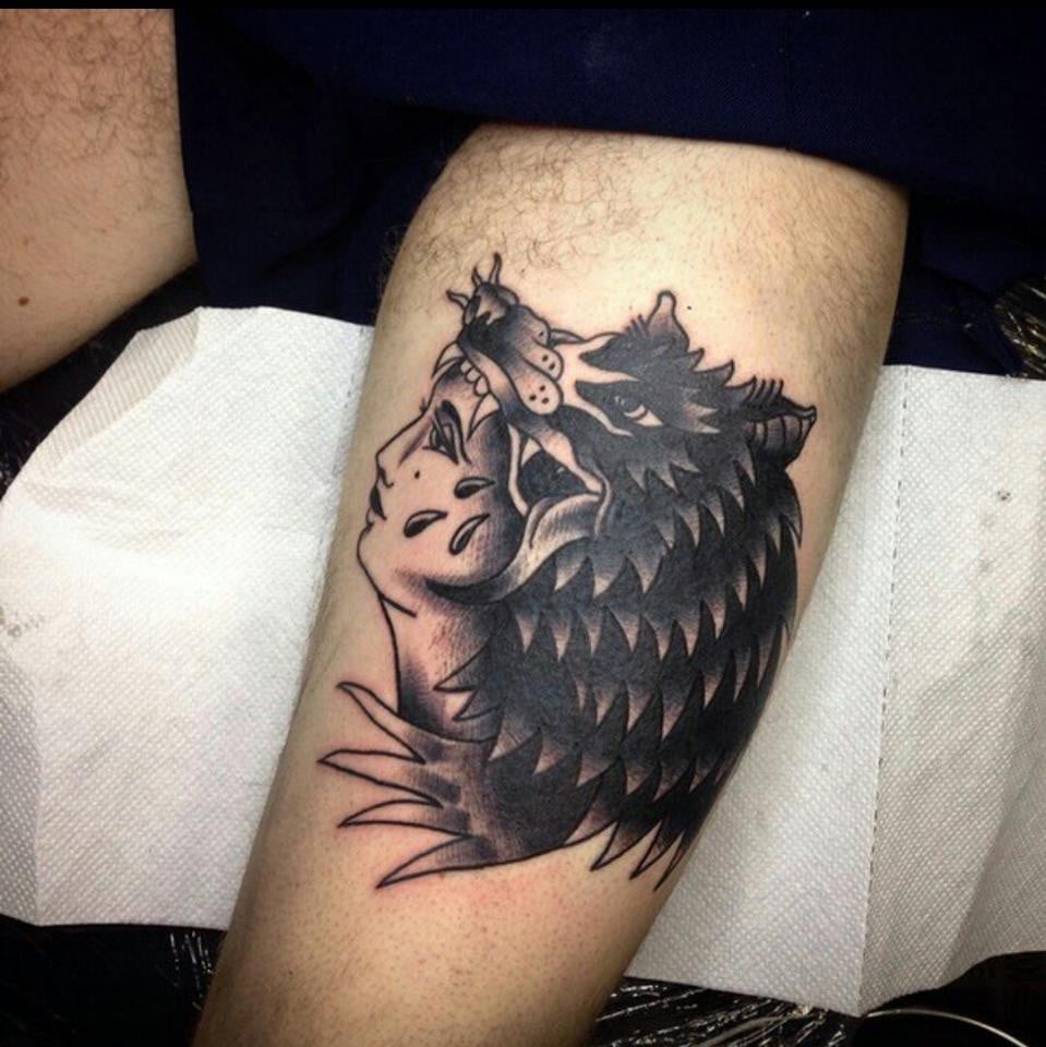 Мужские волк на ноге, фото -  Шиза Tattoo