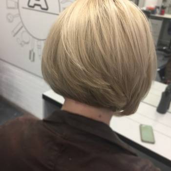 Окрашивание и стрижка в стиле «каре»