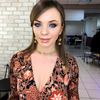 Макияж + прическа и моделирование бровей
                    Візажист Ирина Стекольникова Одеса