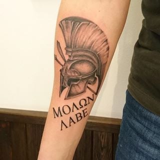 Мужские на предплечье черно-белые, фото - Тату салон VeAn