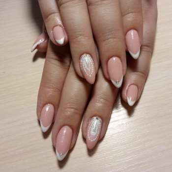 Наращивание и коррекция ногтей
                    Мастер маникюра Екатерина Максюта Киев