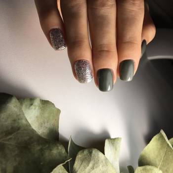 -Комбинированный маникюр + покрытие ногтей гель-лаком.