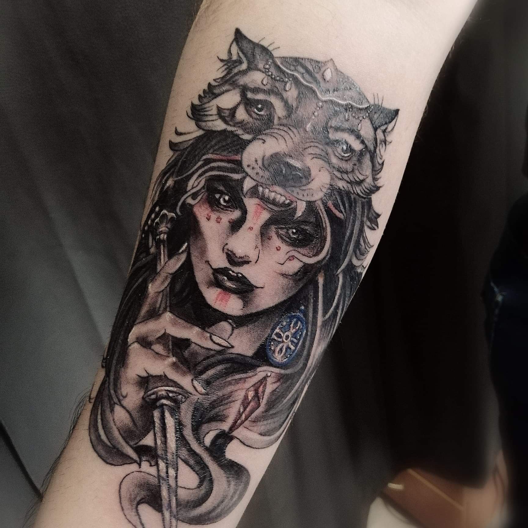 Для хлопців на передпліччі кольорові, фото - Тату салон HouseInk Tattoo Studio