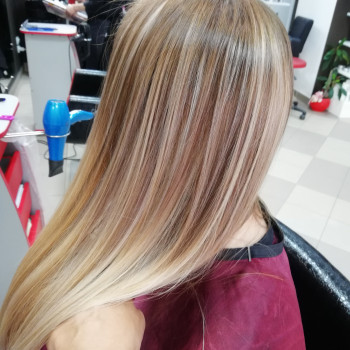 Окрашивание волос разной сложности
                    Парикмахер-модельер Наталья Запорожье