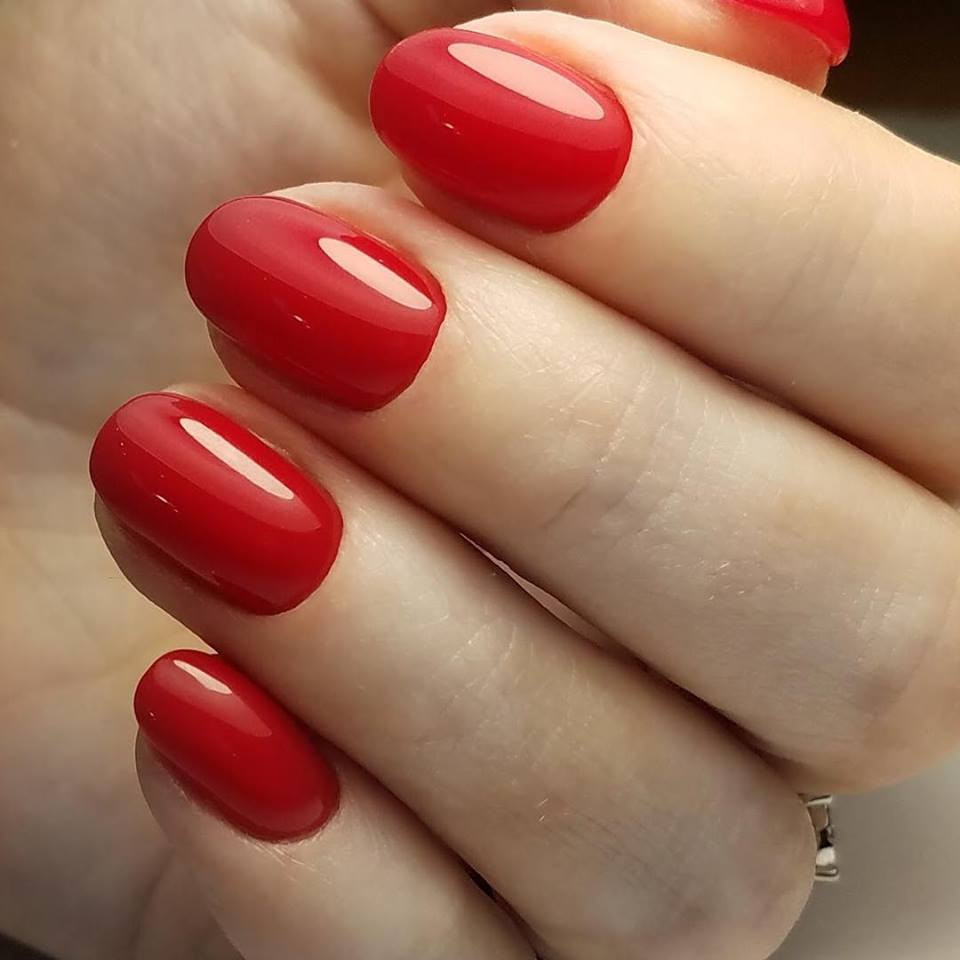 Класичний манікюр червоний яскравий, фото -  Nails & Cocktails