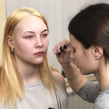 Покраска и архитектура бровей
                    Косметологический центр Надія Кривой Рог