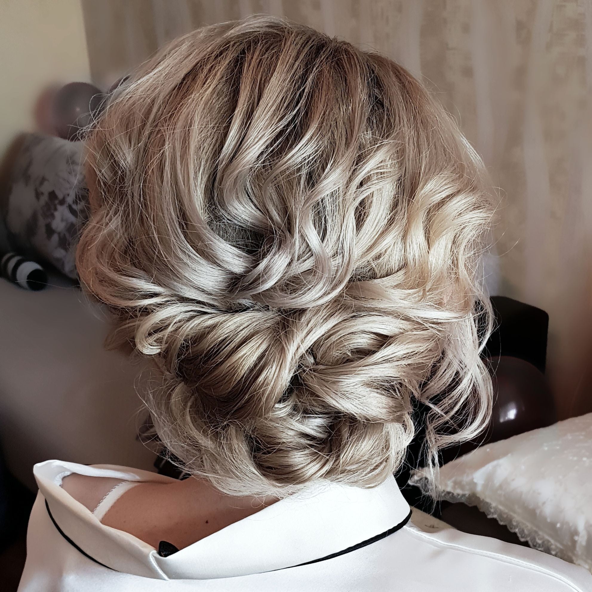 Укладка волос прическа на свадьбу холодный блонд, фото -  Red Lipstick