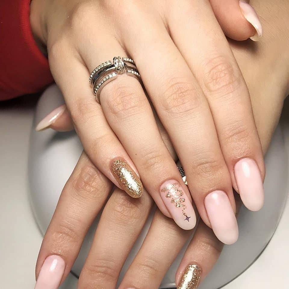 Нежный маникюр нюдовый с блестками, фото - Студия красоты Star nail studio