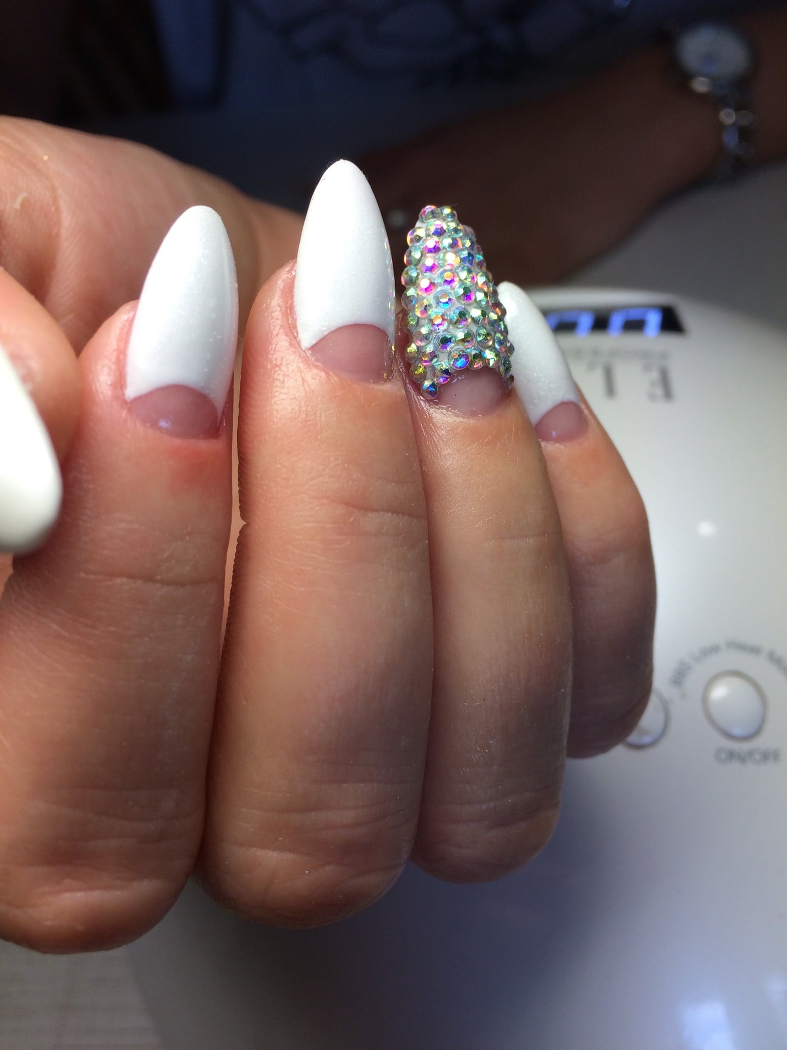 Манікюр зі стразами місячний вишуканий, фото - Майстер манікюру Эльвира Саливон