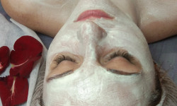 Профессиональная чистка лица Косметолог-ін'єкціоніст Виктория Харків