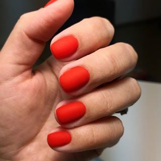 Красный маникюр на короткие ногти матовый, фото - Мастер маникюра Юлія Бондаренко