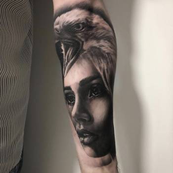 Тату для хлопців на руці чорно-білі, фото -  ScreamSoul Tattoo