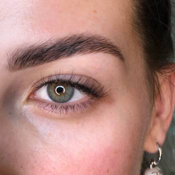 Окрашивание бровей