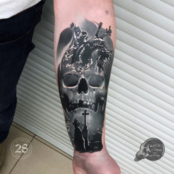 Черно-белая татуировка
                    Тату мастер Артур Киев