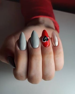 Маникюр на длинные ногти разноцветный с акцентом один ноготь, фото -  Home Studio