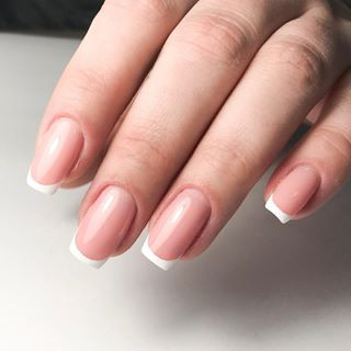 Класичний манікюр ніжний нюдовий, фото -  Perfection Box
