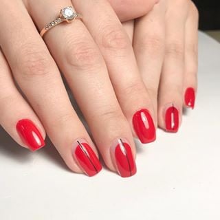 Красный маникюр с рисунком яркий, фото -  Perfection Box