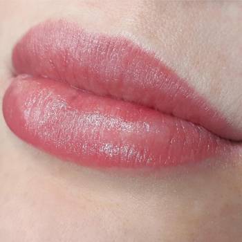 Губки сразу после процедуры