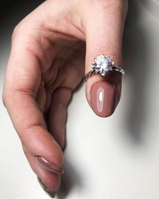 Нежный маникюр нюдовый однотонный (монохромный), фото -  Бузок