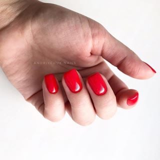 Красный маникюр на короткие ногти яркий, фото - Мастер маникюра Марина Андрійчик