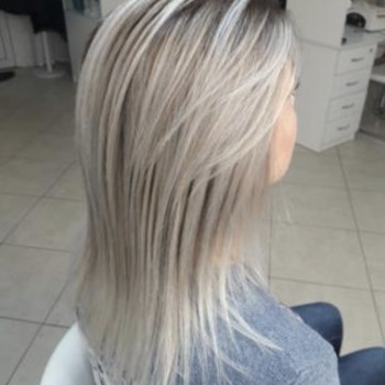 Окрашивание волос air touch
                    Салон краси Crystal Beauty studio Миколаїв