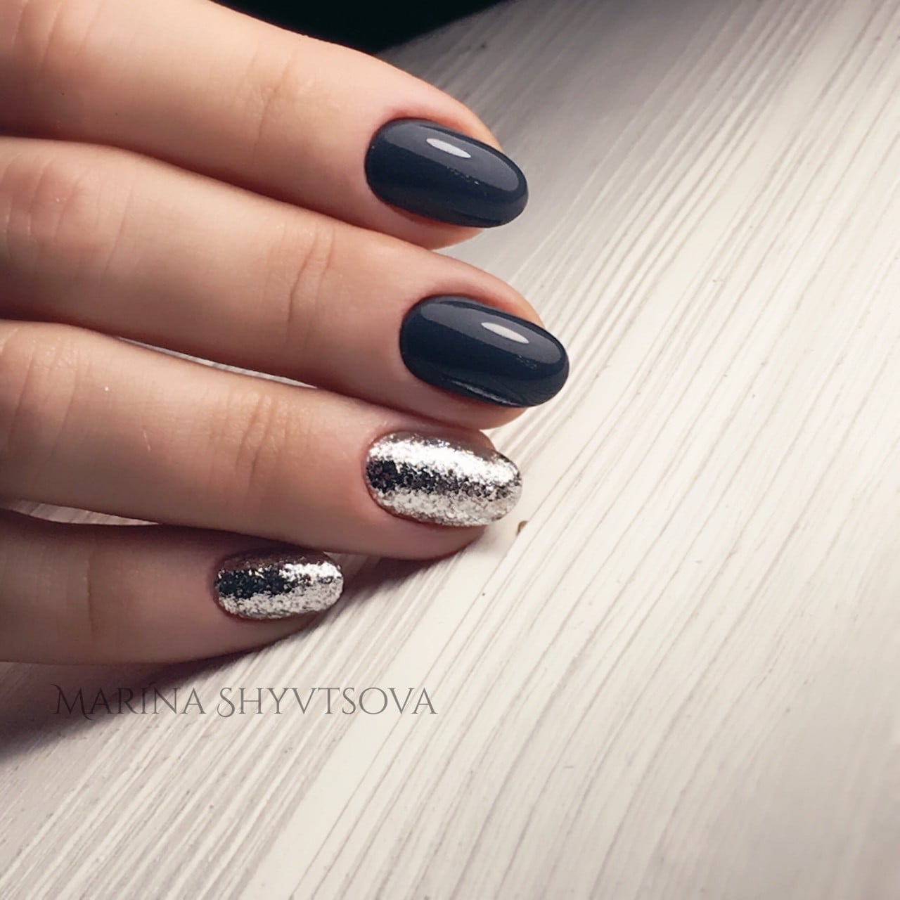 Черный маникюр с серебром изысканный, фото - Ногтевая студия MS Nail Studio by Marina Shyvtsova